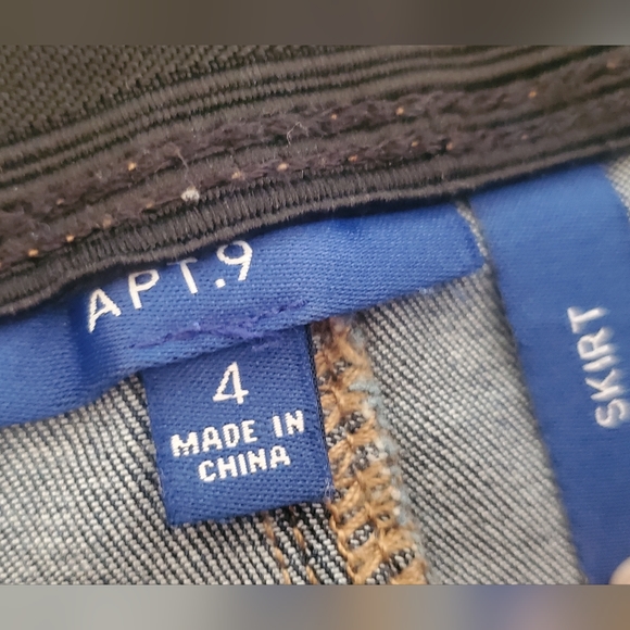 STRETCH JEAN BUTTON FLY SKIRT APT 9 SIZE 4 ABOVE KNEE - Picture 5 of 5